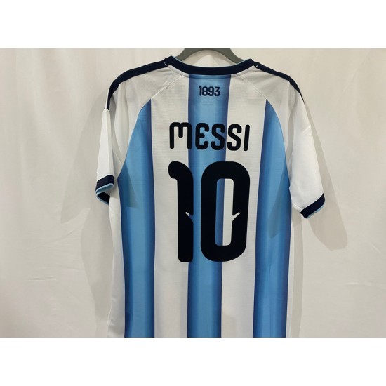 تيشرت الأرجنتين الجديد بشعار أبطال كاس العالم