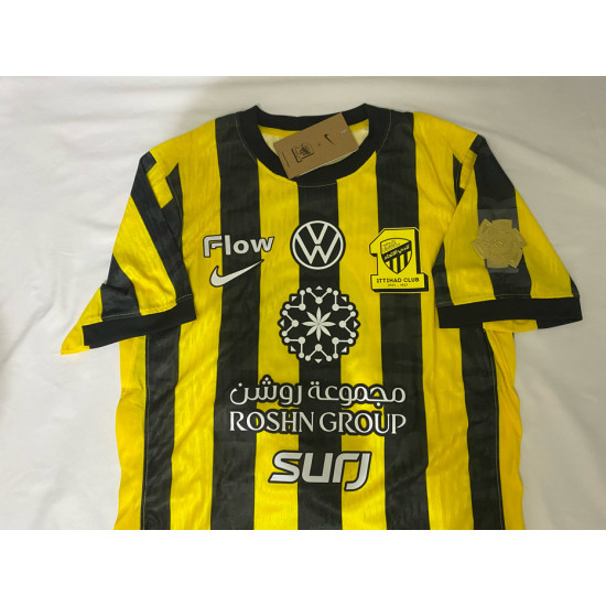 تيشرت الاتحاد نسخة لاعبين بشعار الدوري الذهبي مجانا + ملصق شعار الاتحاد هديه. تيشرت الاتحاد نسخة لاعبين بشعار الدوري الذهبي مجانا + ملصق شعار الاتحاد هديه.